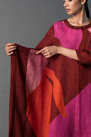 Close up Maroon Pink colorblock relaxed fit kurta in japanese squash material.