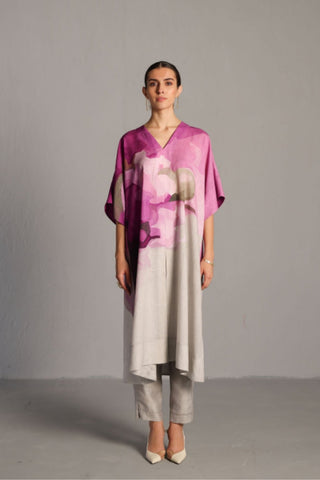 Modern V-neck linen kurta set offering effortless sophistication for daytime events, brunches, or creative workspaces.