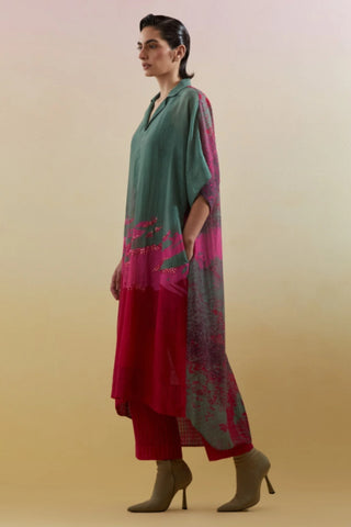 Layered kurta set with slub cotton inner, high-low hemline and short sleeves and contemporary silhouette.