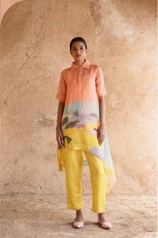Model in peach yellow three-piece co-ord set featuring a unique asymmetrical pattern, designed in-house. Crafted in rich plant-based Japanese fabric. Suited for summer events, outdoor gatherings, and modern occasion wear.
Designed by Clos.