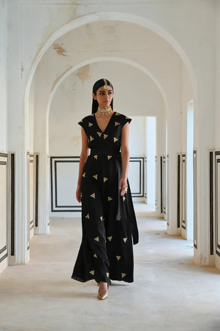 An elegant black silk Indo-Western jumpsuit adorned with delicate gold butti embroidery — a modern silhouette that celebrates the beauty of traditional craftsmanship. Perfect for the woman who loves contemporary fashion with an ethnic touch. Style it for cocktail parties, birthday celebration, festive or wedding welcome parties.