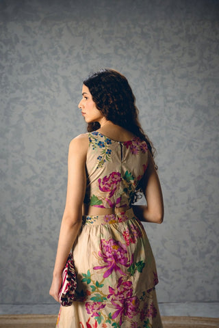 Elegant floral printed maxi dress featuring fitted waist detailing and a graceful flowing silhouette.