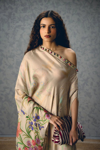 Detailed close-up of the placement print and smooth Japan satin fabric with refined finishing.