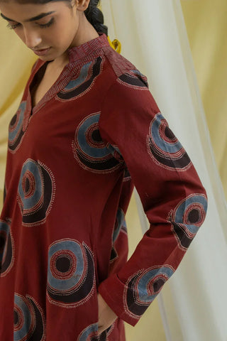 Side detail of long sleeve and V neck on burgundy natural dye block print cotton tunic
