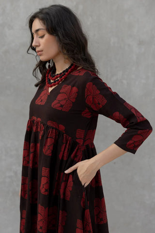 Orah black and red cotton V-neck flared midi dress, boho hand block print - red floral block print detail