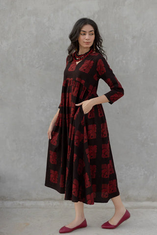 Orah black and red cotton V-neck flared midi dress, boho hand block print - side view with pockets